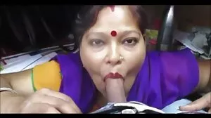 Сцена с крака на раменете с възбудената Меган Рейн и Вероника Авлув от seks porno klipove Brazzers