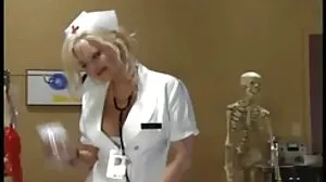 Екшън за мастурбация със страстните Евелин Клер и Ванеса seks porno klipove Скай от Twistys