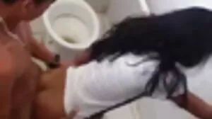 Порно с двойно проникване със pormo klipove съблазнителната Кайлър Куин от Hard X