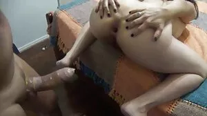 Дълги крака смути със секси Харлоу Харисън от Джеймс besplatno porno klipove Дийн