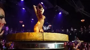 Порно за целувки bgpornoklipove с красивата Алексис Кристъл и Джина Герсън от Clubseventeen